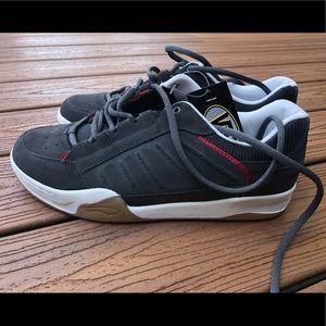 Vans - men's charcoal skate shoes NWT